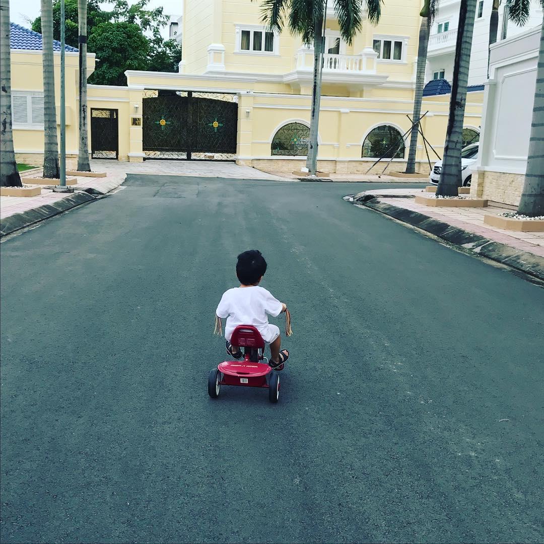 Quý tử nhà Tăng Thanh Hà lớn phổng phao du xuân tại New Zealand?-7