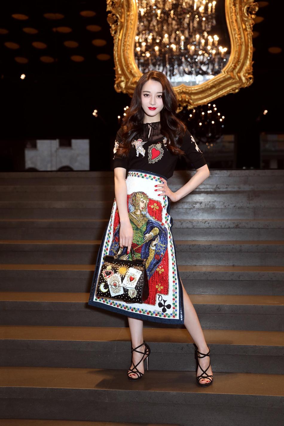 Loạt ảnh chứng minh Địch Lệ Nhiệt Ba chính là mỹ nhân 9x đẹp nhất Cbiz-11