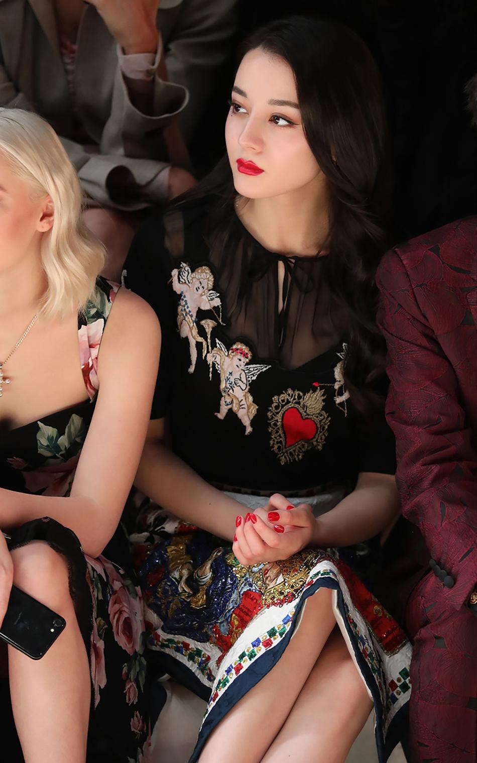 Loạt ảnh chứng minh Địch Lệ Nhiệt Ba chính là mỹ nhân 9x đẹp nhất Cbiz-12