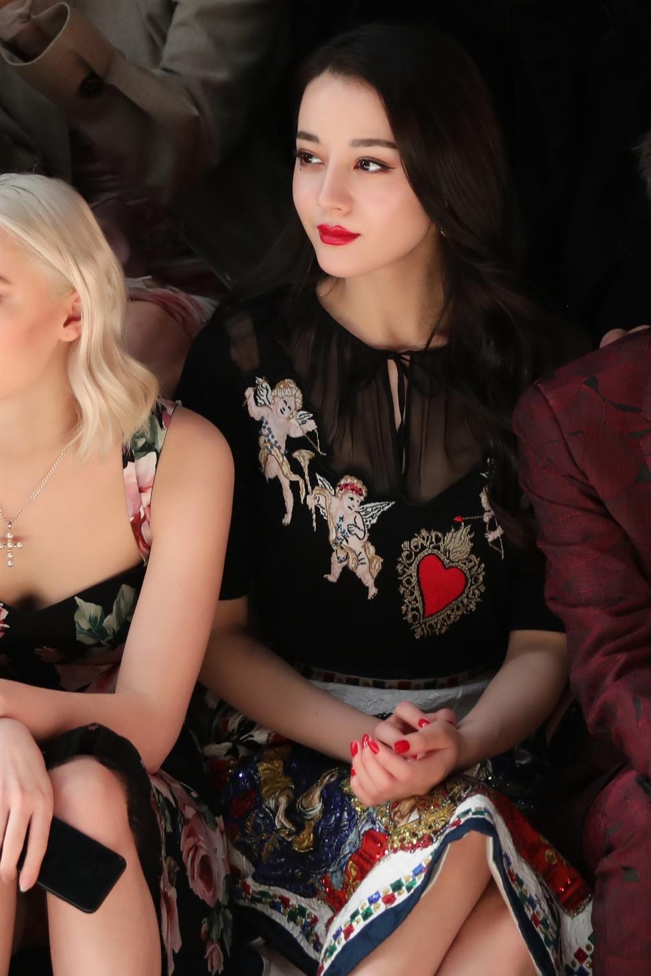 Loạt ảnh chứng minh Địch Lệ Nhiệt Ba chính là mỹ nhân 9x đẹp nhất Cbiz-13