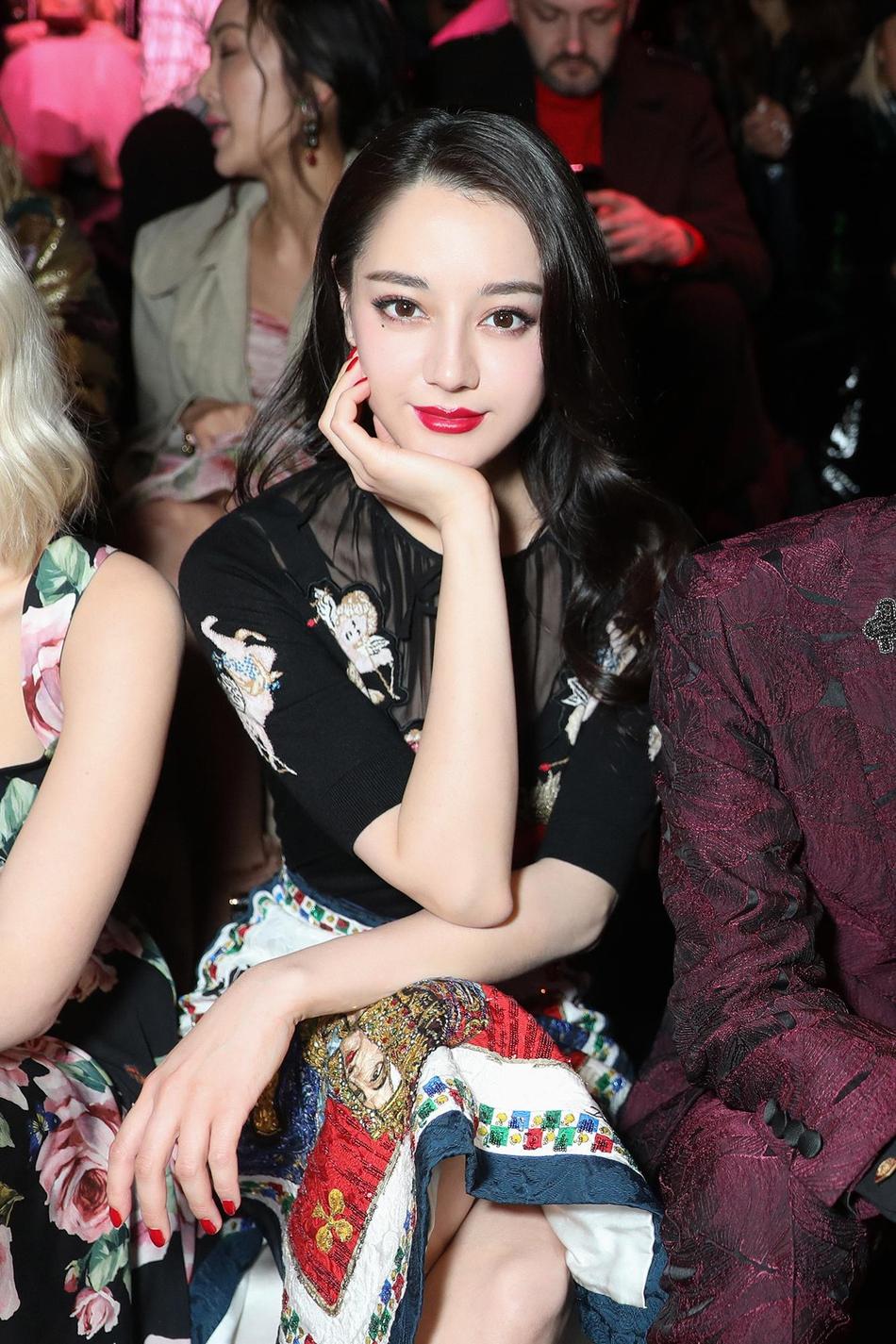 Loạt ảnh chứng minh Địch Lệ Nhiệt Ba chính là mỹ nhân 9x đẹp nhất Cbiz-9