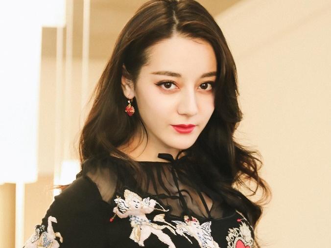 Địch Lệ Nhiệt Ba không chỉ đẹp mà còn sở hữu thần thái cực kỳ xuất sắc-15