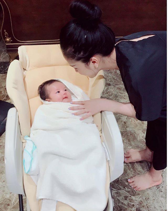 Hot girl Trang Pilla tái xuất với vóc dáng thon gọn sau gần 2 tháng sinh con-6