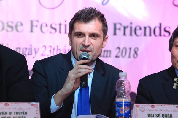 1000 cây hồng Bulgaria khoe sắc trong Lễ hội Hoa hồng-1