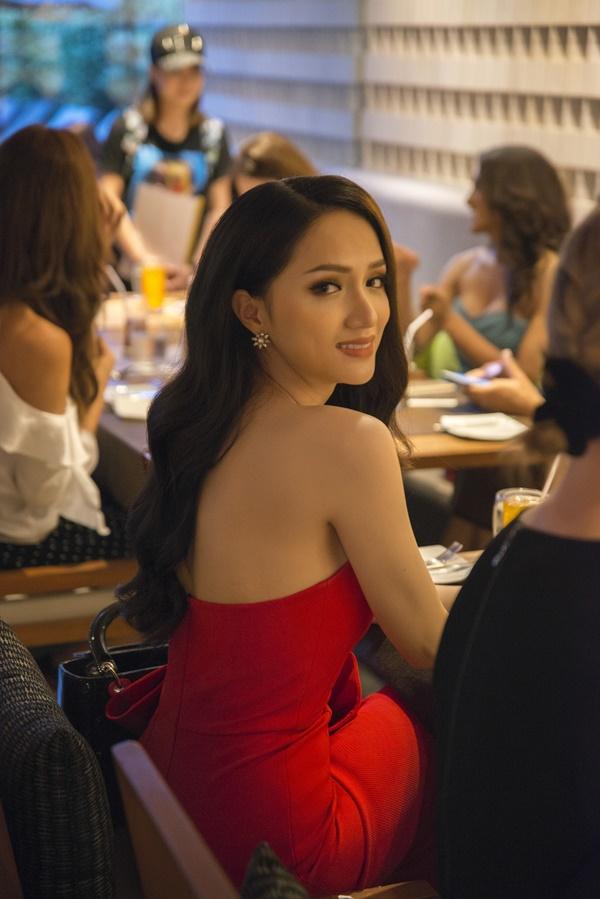 Hương Giang Idol đọ sắc đối thủ nặng kí nhất của Hoa hậu chuyển giới quốc tế 2018-2