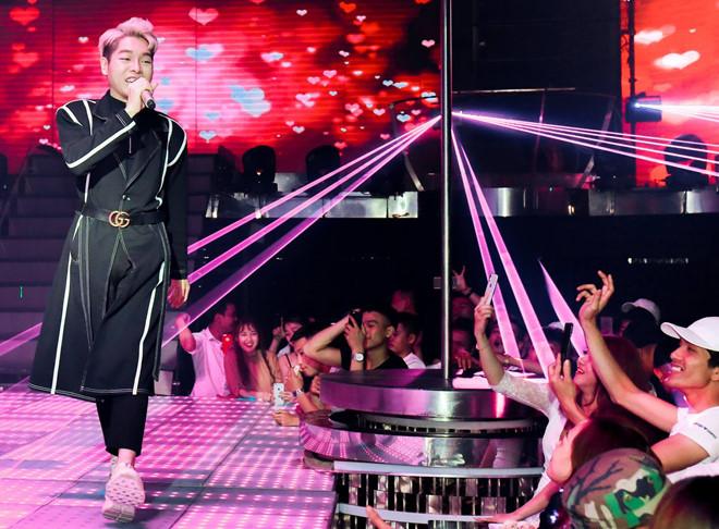 Đức Phúc nói về việc bị chê hát yếu, nhảy như chém hoa quả-1