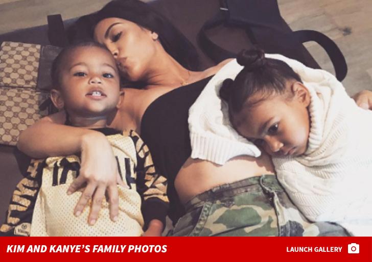 Từ chối hàng triệu đô la bán ảnh, Kim siêu vòng 3 công khai con gái sau khi nhờ người mang thai hộ-2