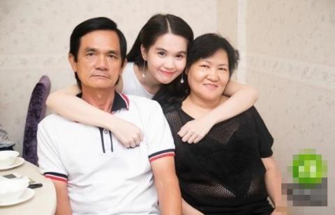 Không chỉ hiếu thảo với mẹ kế, Ngọc Trinh còn tặng quà và lì xì cho họ hàng bên mẹ-6