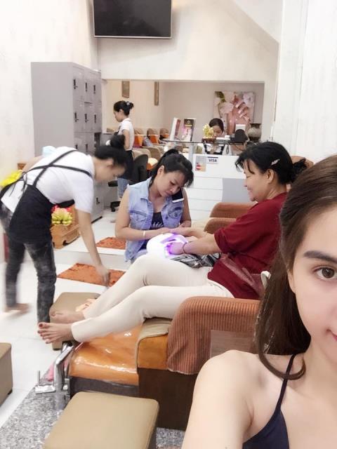 Không chỉ hiếu thảo với mẹ kế, Ngọc Trinh còn tặng quà và lì xì cho họ hàng bên mẹ-7