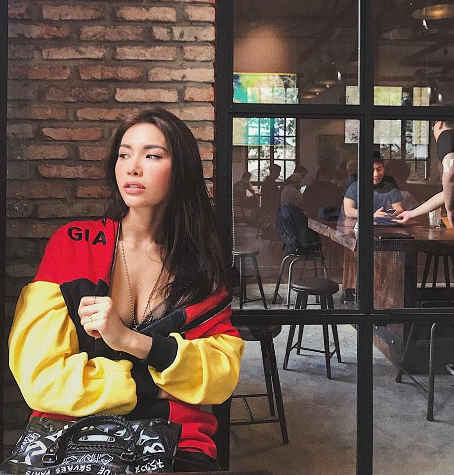 Angela Phương Trinh khoe vòng hông quả táo - Minh Tú đốt mắt bằng gò bồng đảo bốc lửa-4