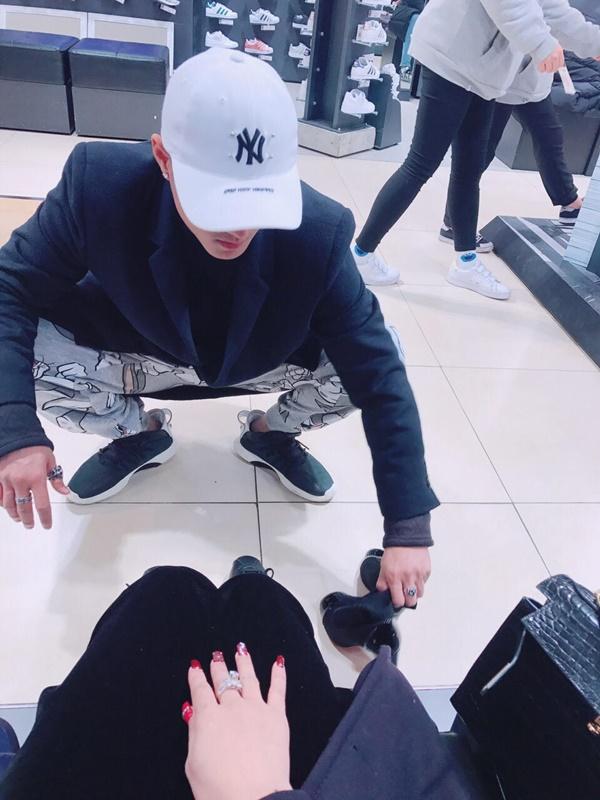 Linh Chi tan chảy vì quá hạnh phúc khi được Lâm Vinh Hải buộc dây giày-8