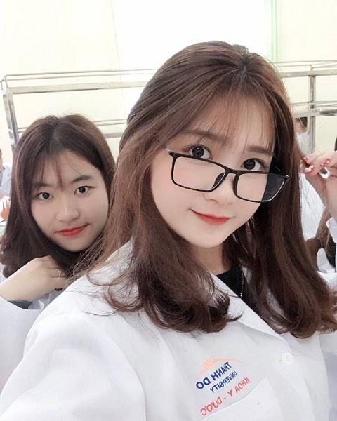 Khoe ảnh xinh đẹp ở phòng thực hành thí nghiệm, nữ sinh Y Dược bị dân mạng bắt lỗi-2
