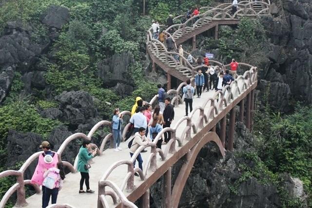 Giới trẻ phát cuồng với khu danh thắng Tràng An cổ-9