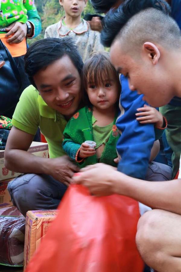 Những bé gái vùng cao xinh đẹp tựa con lai khiến dân mạng chao đảo thời gian qua-2