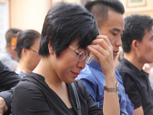 MC Thảo Vân đau buồn về quê chịu tang cha