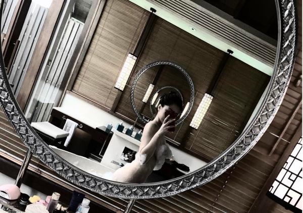 ‘Bạn gái tin đồn’ Soobin Hoàng Sơn chăm chỉ khoe thân hình sexy dù chỉ cao ‘ba mét bẻ đôi’-6