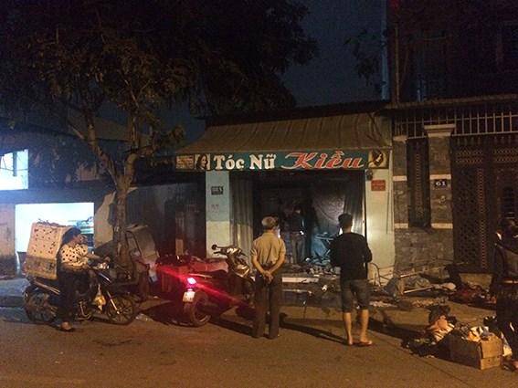 Đôi nam nữ bốc cháy nghi ngút trong tiệm tóc khóa trái cửa ở Sài Gòn-1