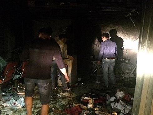 Lửa nghi ngút ở cửa hàng dịch vụ cưới hỏi tại Hà Nội-5