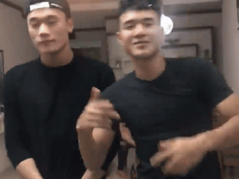 Chuyện lạ: Người đàn ông có thể hút vạn vật lên cơ thể-5