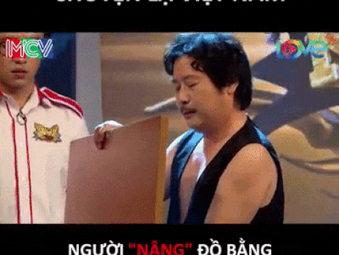 Chuyện lạ: Người đàn ông có thể hút vạn vật lên cơ thể