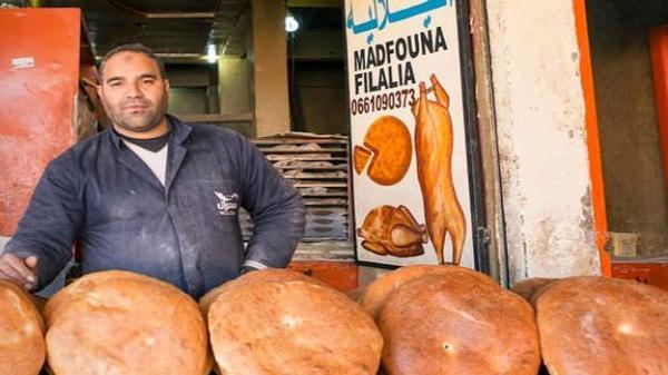 Dùng lò nướng xưa rồi, đến Ma-rốc xem người dân nướng pizza bằng... cát-6