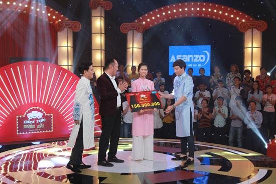 Cô gái mặt bất biến lại gây bão khi nhận giải thưởng 150 triệu-2