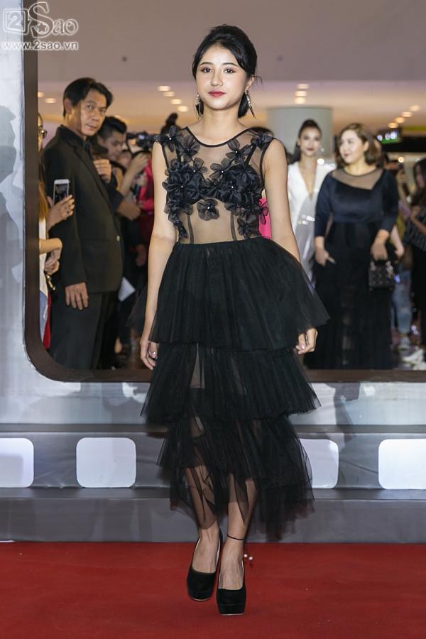 Diện cả cây đỏ nam tính, Thanh Hằng nổi bật giữa dàn mỹ nhân hở bạo-5