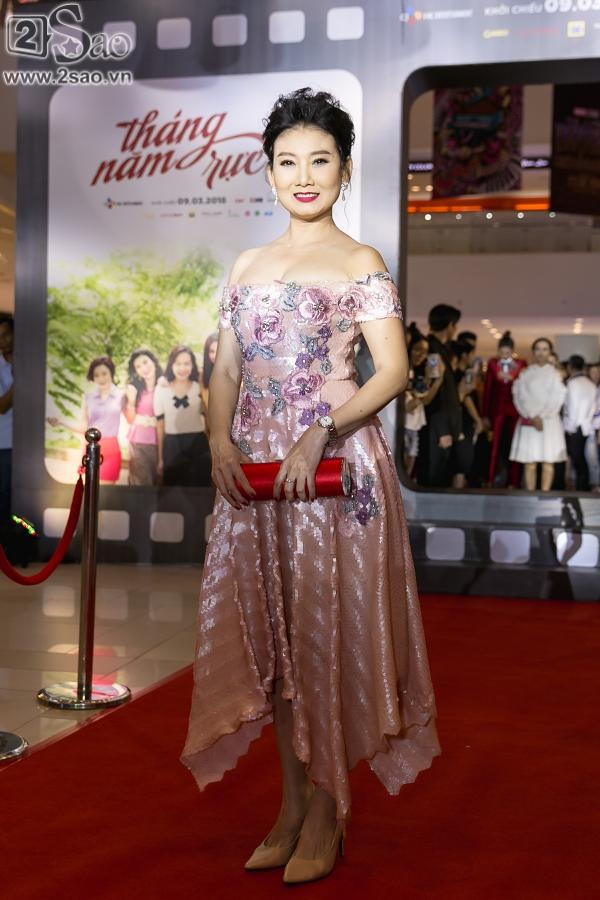 Diện cả cây đỏ nam tính, Thanh Hằng nổi bật giữa dàn mỹ nhân hở bạo-8