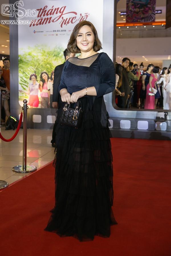 Diện cả cây đỏ nam tính, Thanh Hằng nổi bật giữa dàn mỹ nhân hở bạo-9