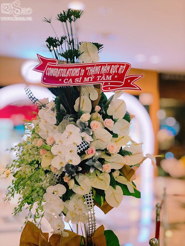 Diện cả cây đỏ nam tính, Thanh Hằng nổi bật giữa dàn mỹ nhân hở bạo-14