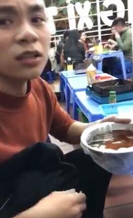 Chàng trai bất tỉnh sau khi nhận lời thách đố uống cả bát rượu lấy 210 nghìn đồng-1