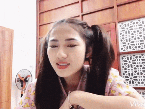 Trang Cherry khiến fans cười ngất khi vừa diễn sâu vừa cover 'Người hãy quên em đi'