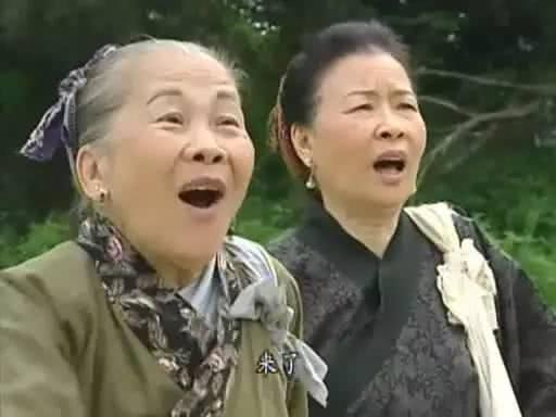 Chân dung nữ diễn viên 82 tuổi vẫn đóng phim để kiếm tiền nuôi con gái-8