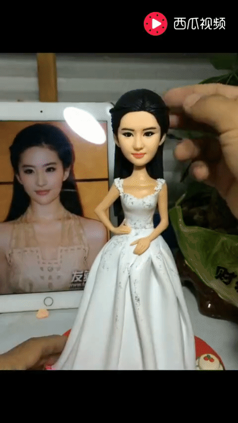 Ngắm loạt phiên bản tượng sáp mini siêu thật của dàn mỹ nhân Hoa ngữ-3