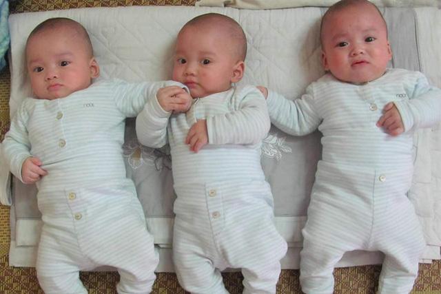 Điều chưa biết về 3 bé trai sinh cùng trứng vô cùng hiếm gặp-1