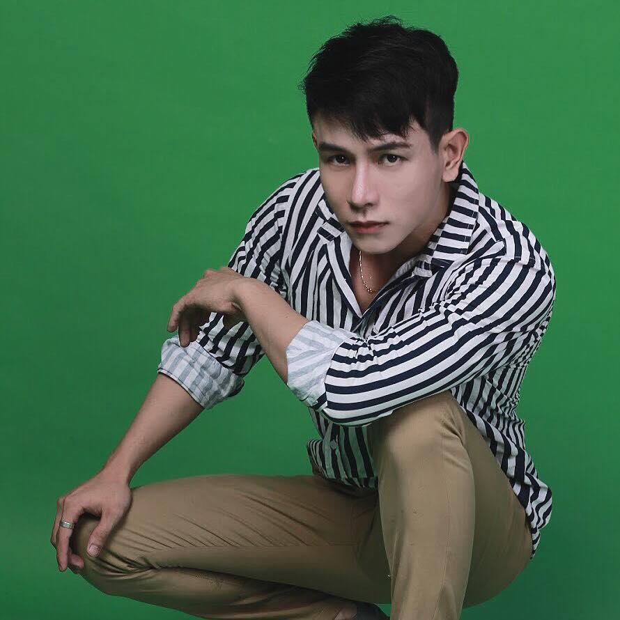 Ngoại hình chuẩn... soái ca của trai tân khiến bà mẹ 2 con đã ly dị chồng rung động-4