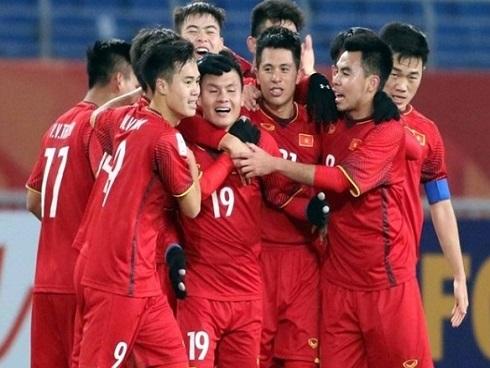 Mẹ của các cầu thủ U23 lặng người xúc động vì món quà 8/3 ý nghĩa của con trai-6