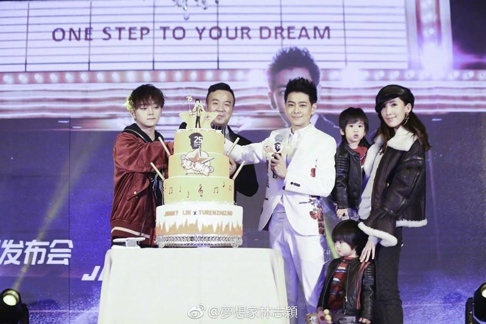 Lâm Chí Dĩnh lần đầu công khai xuất hiện cùng vợ sau 14 năm-6