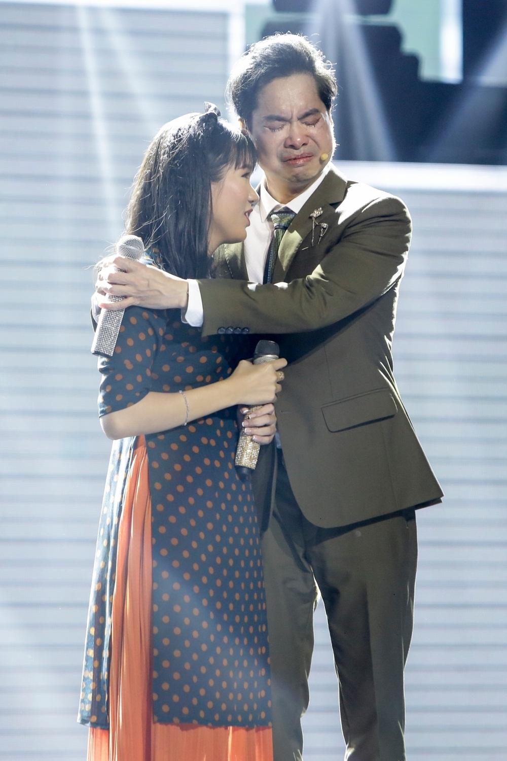 Ngọc Sơn khóc như mưa, tặng tiền cho giọng ca nữ là vận động viên điền kinh khiếm thị-2