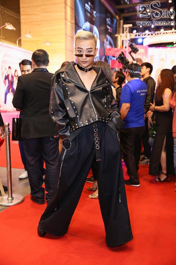 Trương Mỹ Nhân được thiếu gia bất động sản khóa môi giữa sự kiện-9