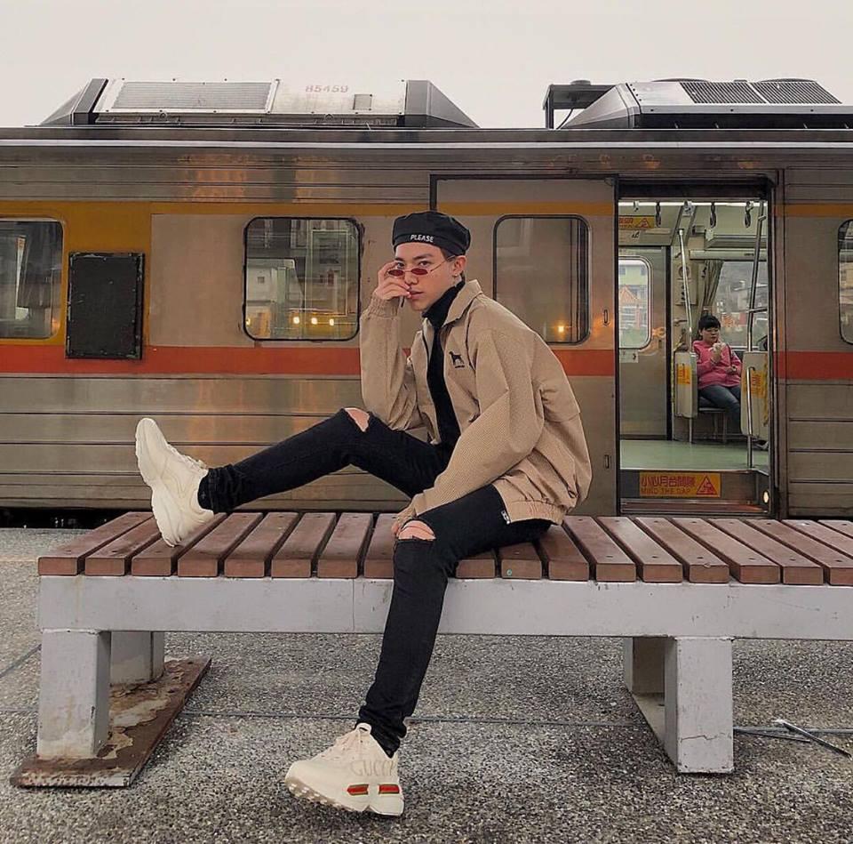 Gia đình hoa dâm bụt tổng tấn công làng thời trang bằng hàng hiệu xa xỉ-9