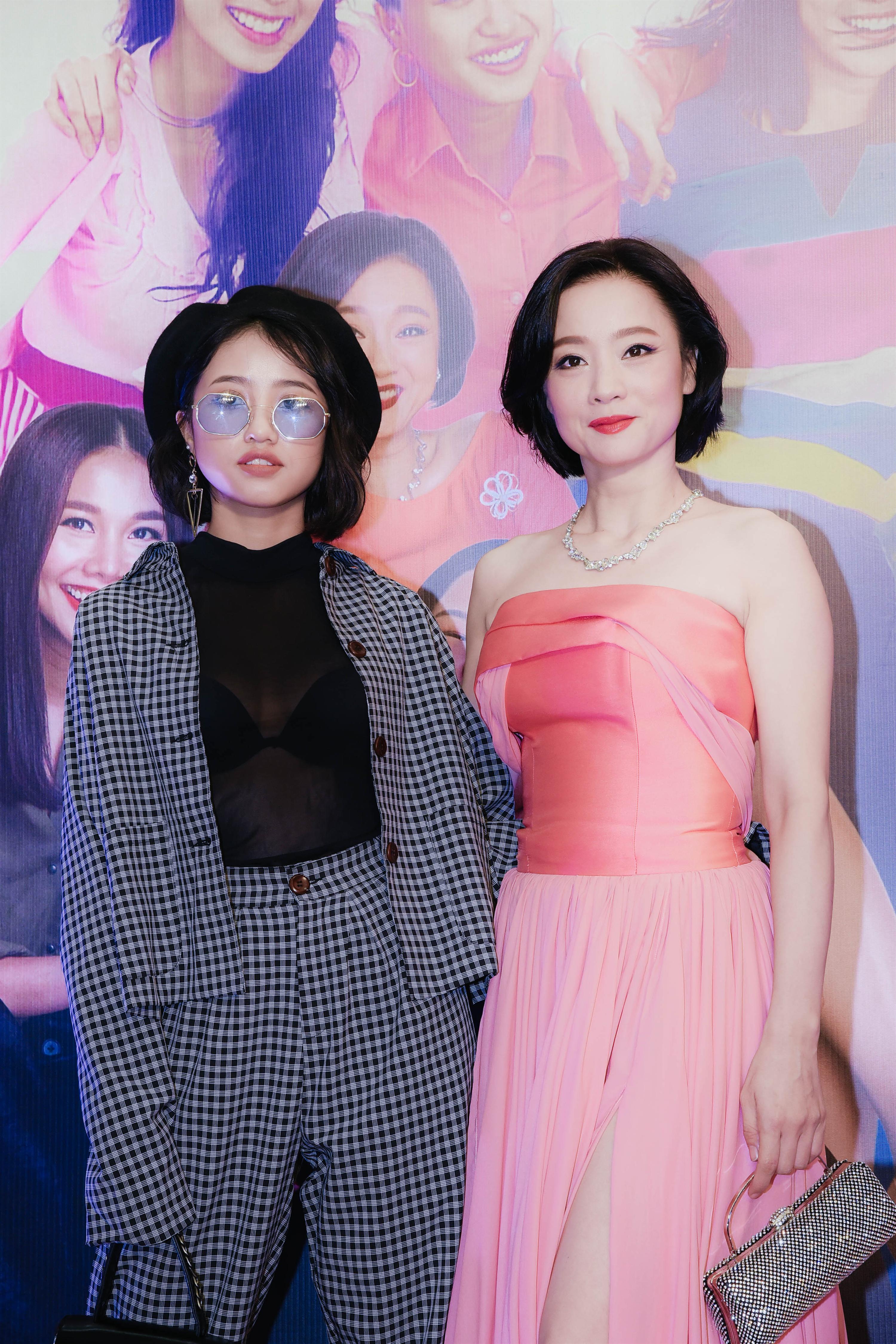 Thanh Hằng và Hoàng Oanh khoe nhan sắc đỉnh cao trên thảm đỏ Tháng năm rực rỡ-8