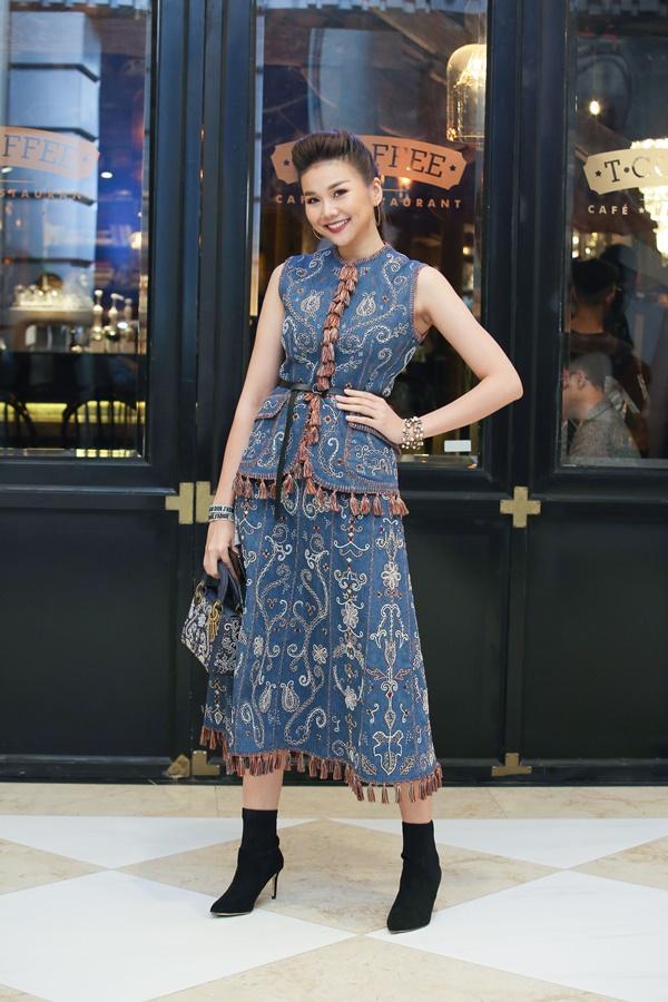 Cùng lựa chọn suit cá tính, Thanh Hằng - Hương Giang Idol đứng đầu top sao mặc đẹp tuần qua-2