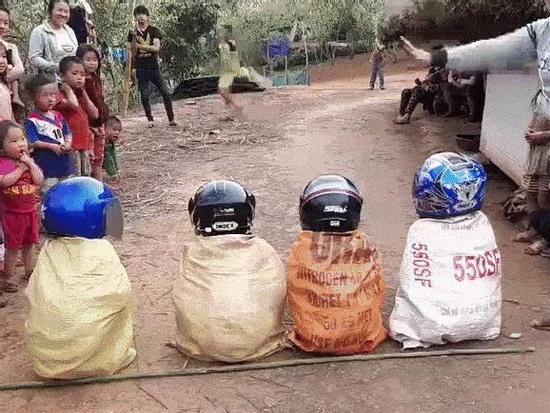 Cuộc đua nhảy bao bố 'bá đạo' chưa từng thấy