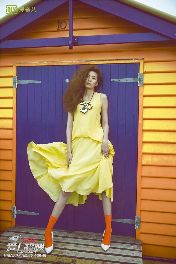 Cô gái xinh đẹp có cặp chân dài nhất Trung Quốc-1