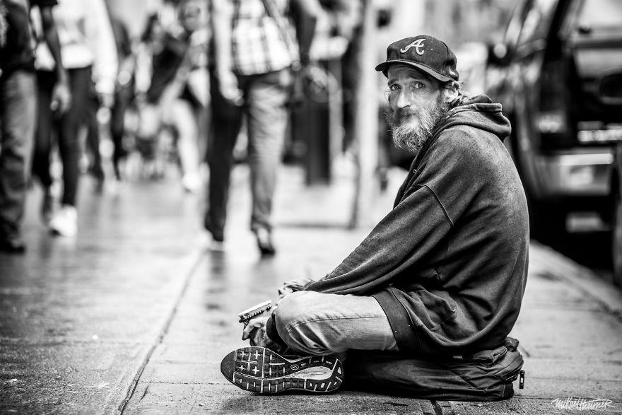 Trò chuyện cùng người vô gia cư 4 năm, nhiếp ảnh gia người Pháp đã rút ra nhiều bài học thấm thía-11