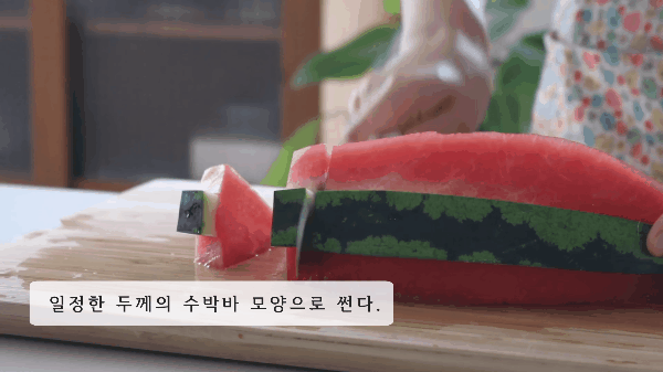 Chỉ 1 quả dưa hấu nhưng lại có nhiều cách bổ hay thế này!-7