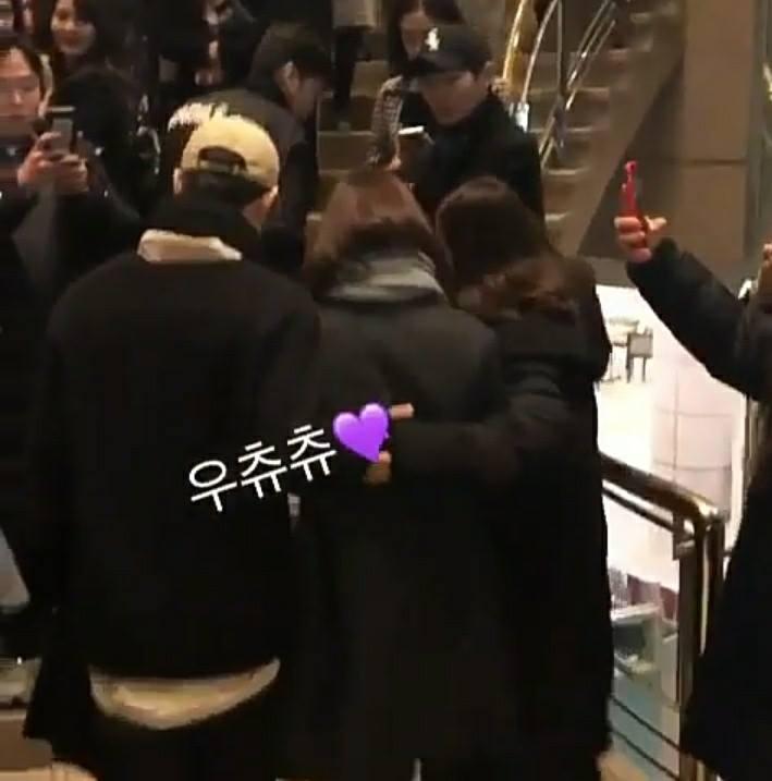 Song Hye Kyo bịt kín mặt cùng ông xã Song Joong Ki đi xem nhạc kịch-2