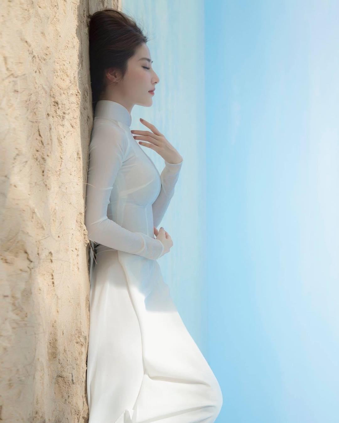 Tin sao Việt: Angela Phương Trinh vén váy khoe vòng 3 sau nghi vấn đẹp nhờ bác sĩ-2