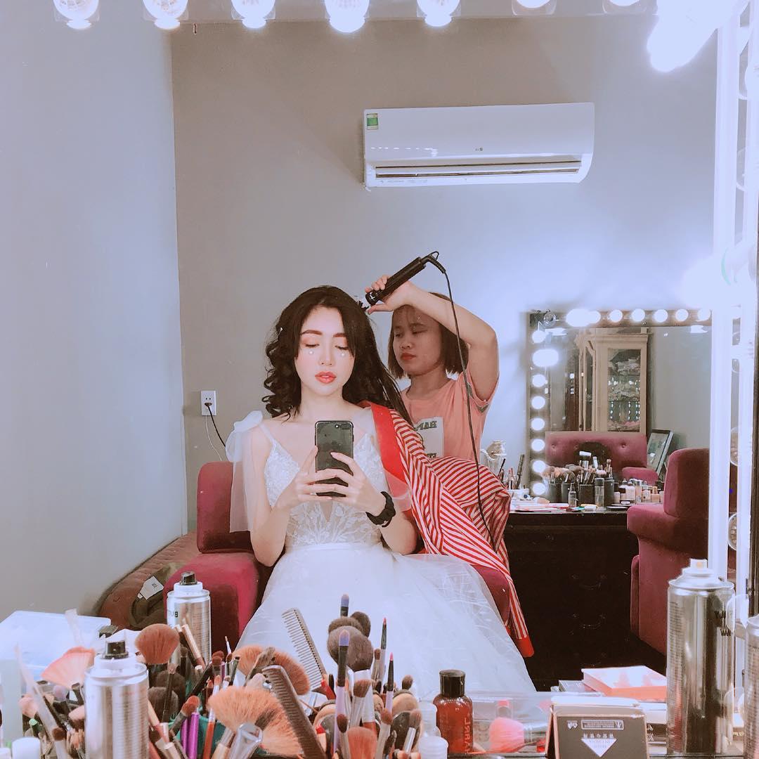 Tin sao Việt: Angela Phương Trinh vén váy khoe vòng 3 sau nghi vấn đẹp nhờ bác sĩ-3